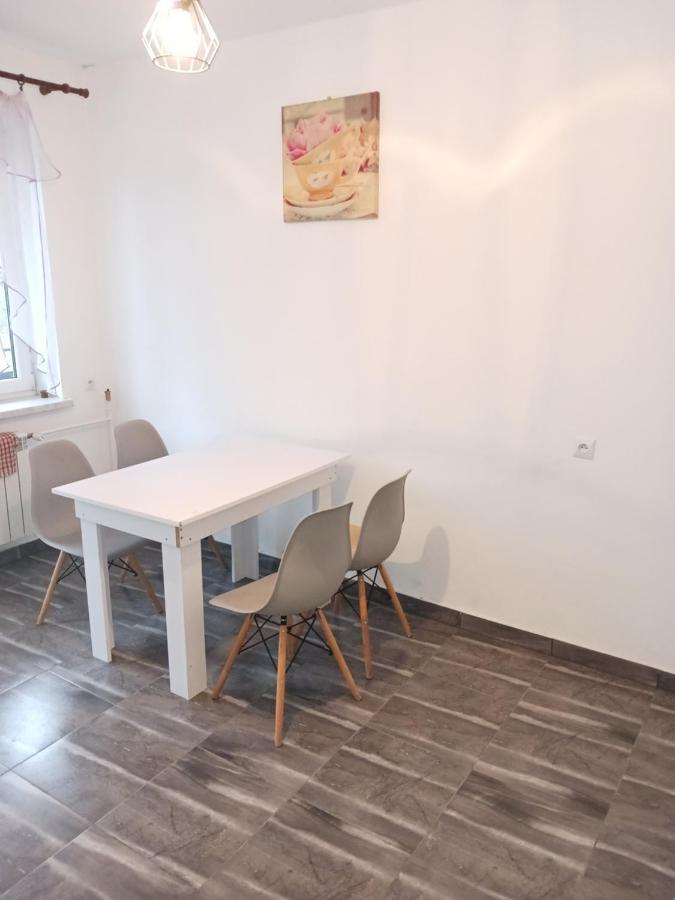 Apartment 81